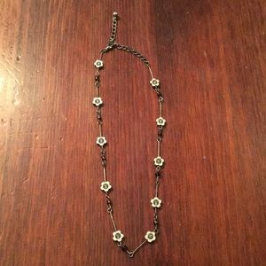 cute wire flower choker in silver & dark purple